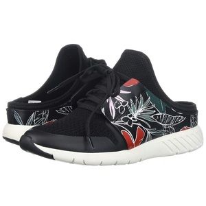 Dolce vita Slip-on Sneaker (nwot)